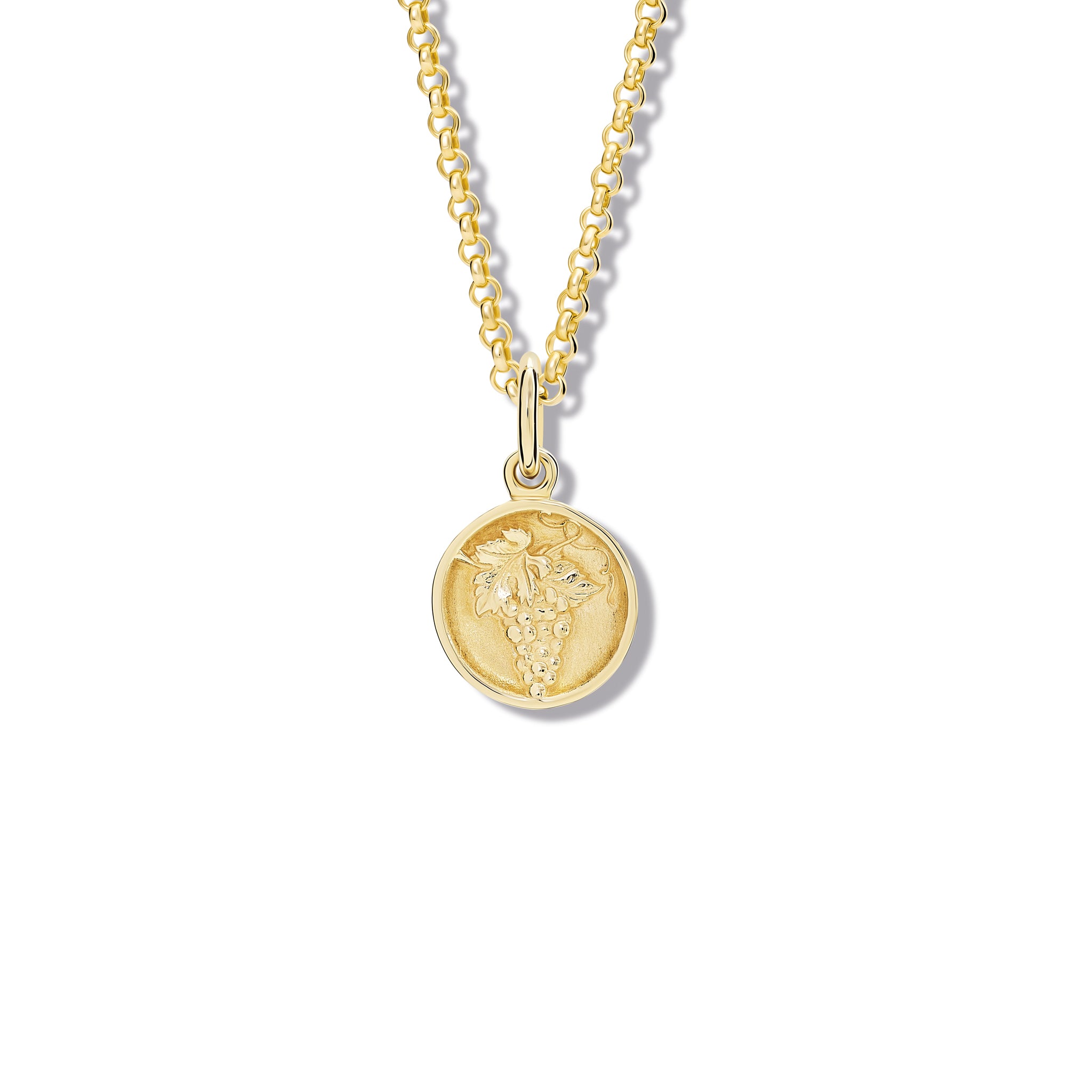 Handcrafted yellow gold necklace pendant 'en relief' with the wine grapes in France.