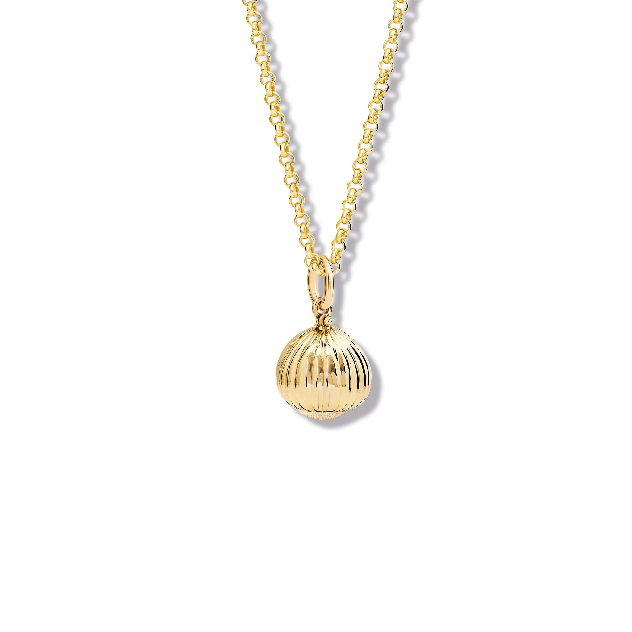 Handcrafted 18ct yellow gold necklace pendant with a hazelnut design.