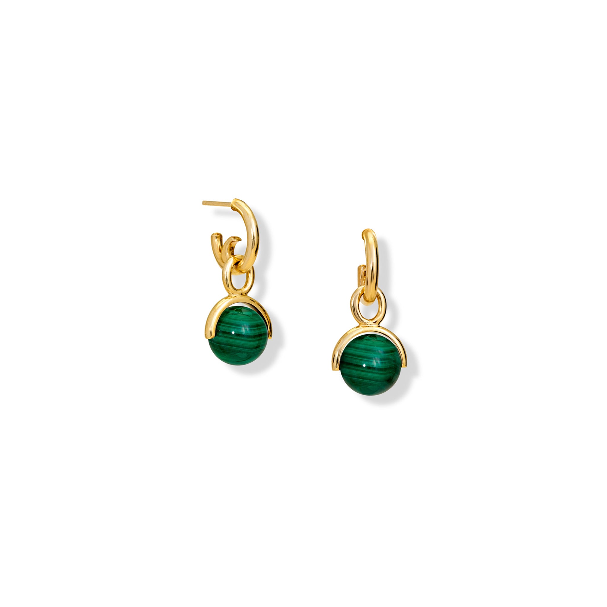 Handcrafted yellow gold earring drops featuring malachite beads.
