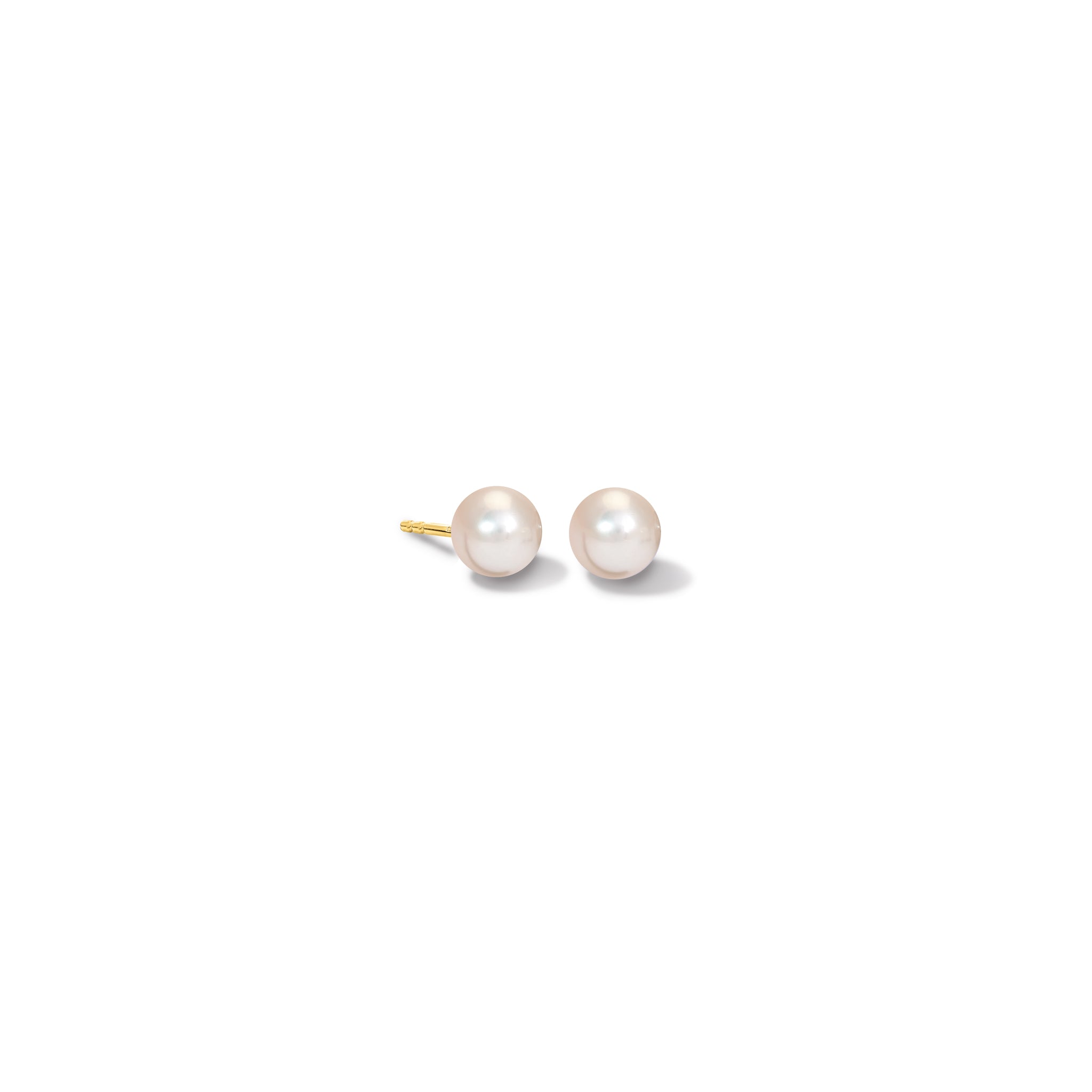 Handcrafted yellow gold stud earring featuring a pearl.