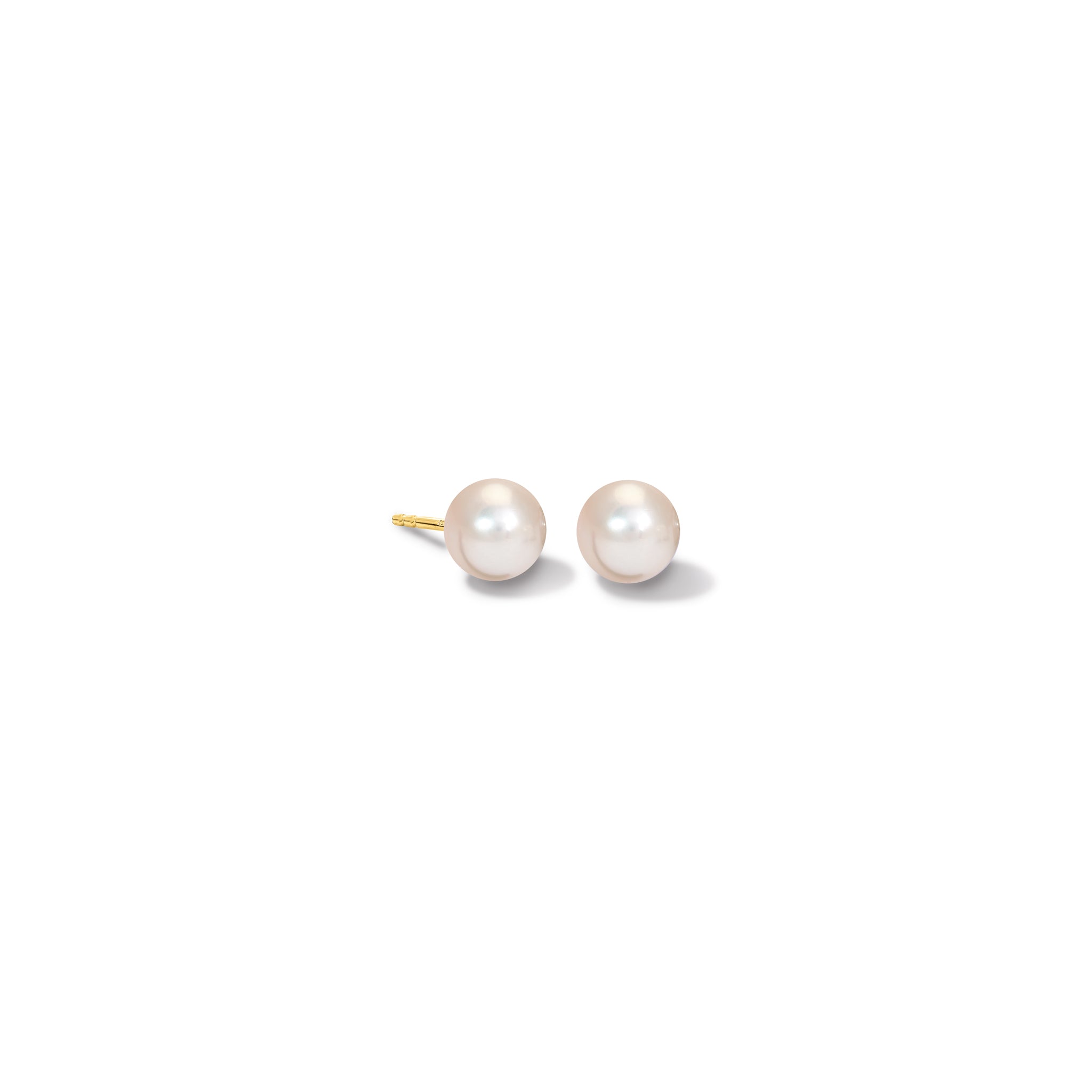 Handcrafted yellow gold stud earring featuring a pearl.