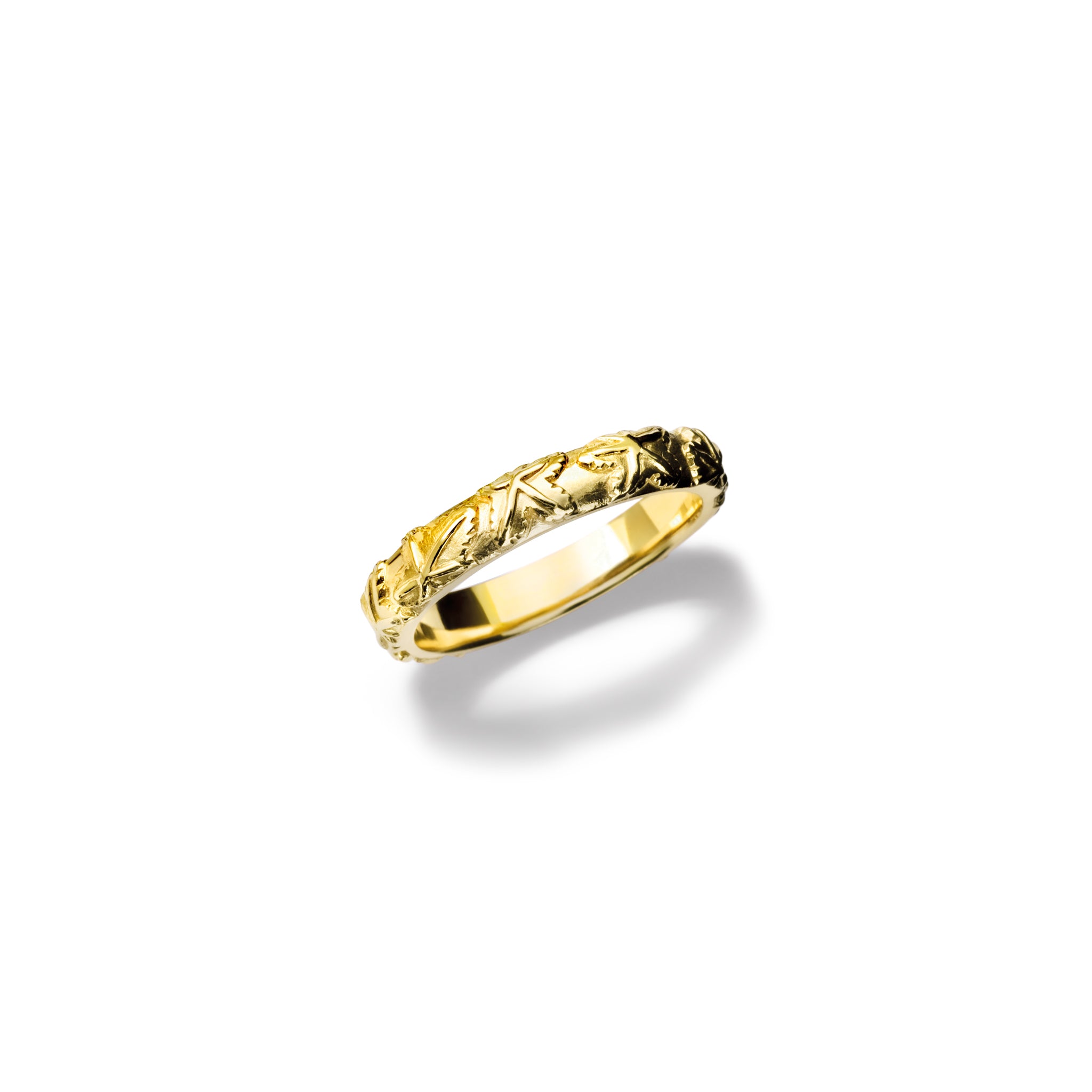 Handcrafted 18ct yellow gold ring with maple leaves in Japan.