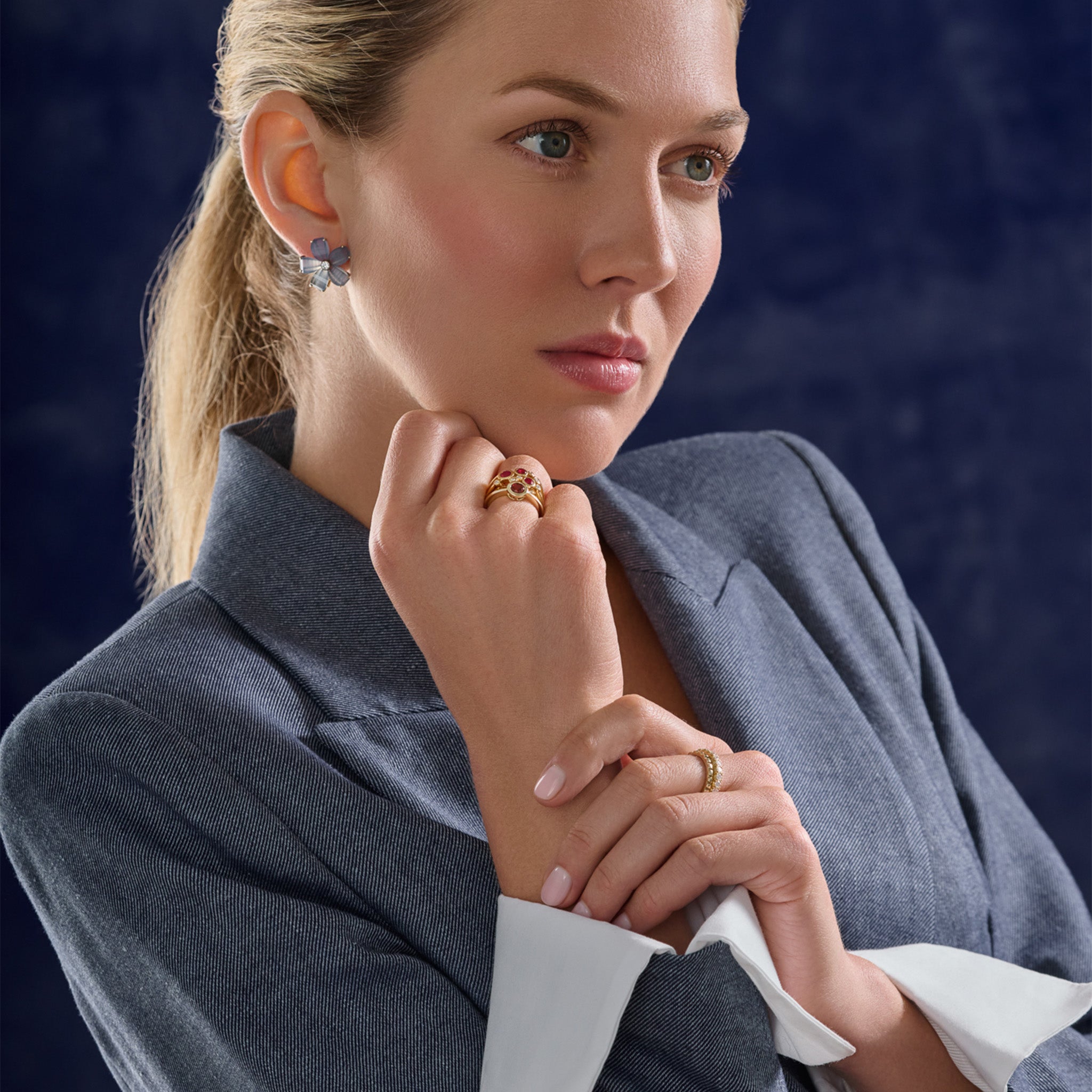 Model wearing a handcrafted 18ct yellow gold ring featuring different sized round diamonds. 